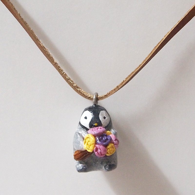 小企鹅与小花朵手工手绘颈链/坠子 - 颈链 - 其他材质 多色