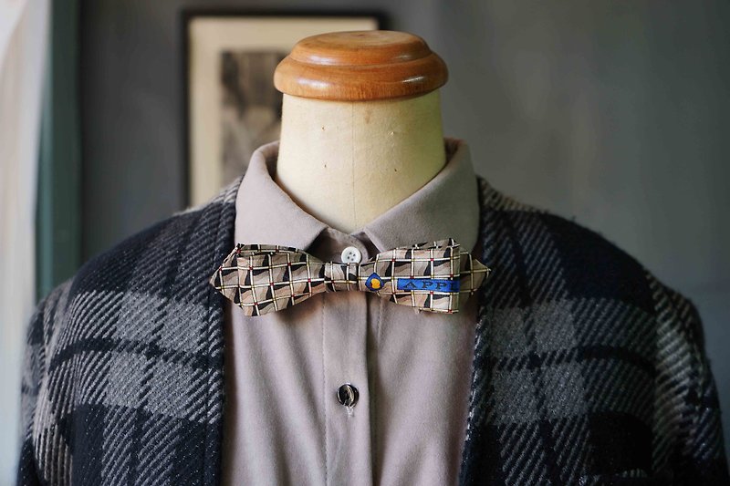古董布花领带改制手工领结-方块闪亮银-窄版 - 领结/领巾 - 丝．绢 银色