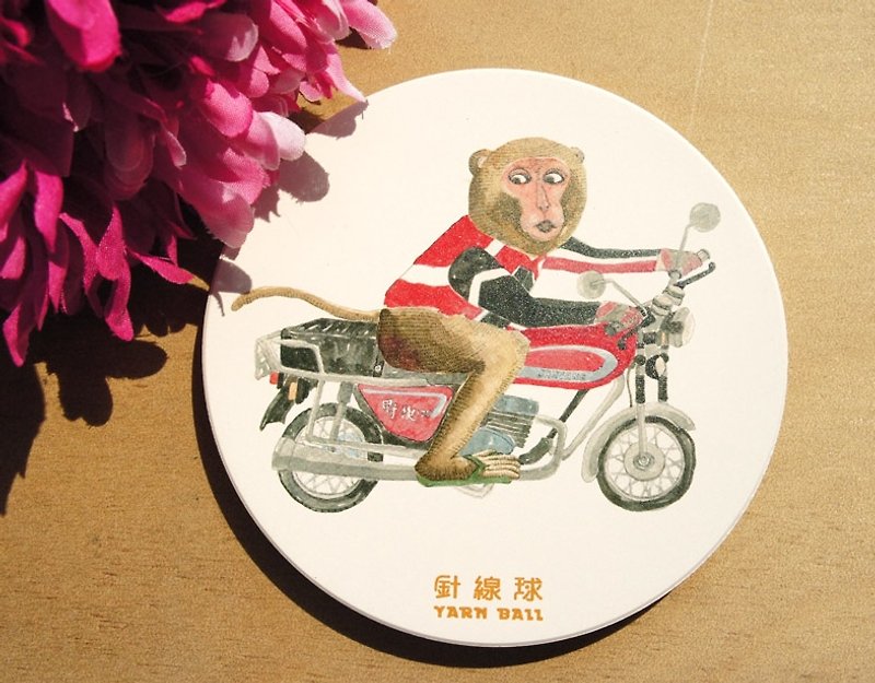 针线球 台湾特有种动物--台湾猕猴骑野狼 陶瓷吸水杯垫 - 杯垫 - 其他材质 白色