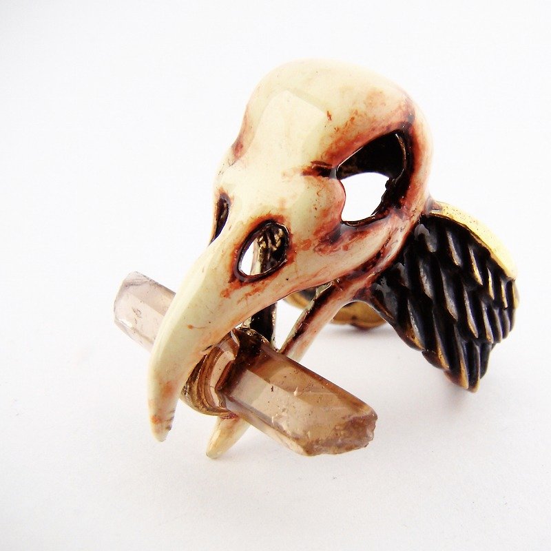 Realistic crow skull ring with smoky quartz stone and oxidized antique color - 戒指 - 其他金属 