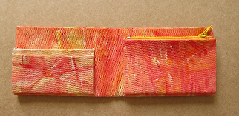暖 抽象横式手绘短夹 (可免费电烧英文字喔！)(限量一件！) - 皮夹/钱包 - 其他材质 红色