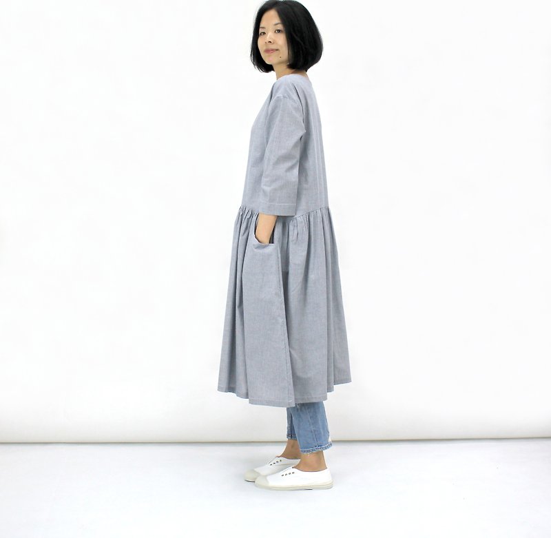 [大好晴空]蓝色细条纹七分袖洋装（100％cotton) - 洋装/连衣裙 - 棉．麻 