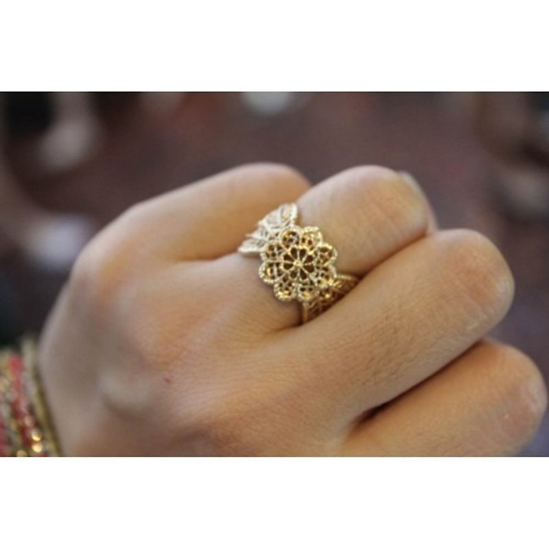 蕾丝黄铜戒指 - 戒指 - 其他材质 白色