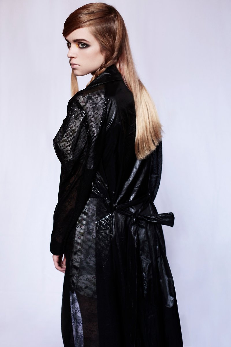 风衣: 黑: 意大利制 - 女装西装外套/风衣 - 其他材质 黑色