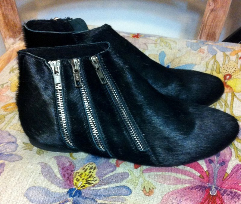 SARTO-沙多 仿马毛设计拉炼摇滚短裸靴(只有一双)真皮(特价) - 女款休闲鞋 - 其他材质 黑色