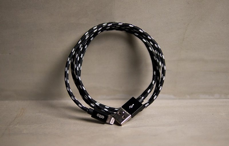 Alto 编织花纹 Lightning Cable- 黑/金属黑【无雷射雕刻】 - 充电宝/传输线 - 棉．麻 黑色