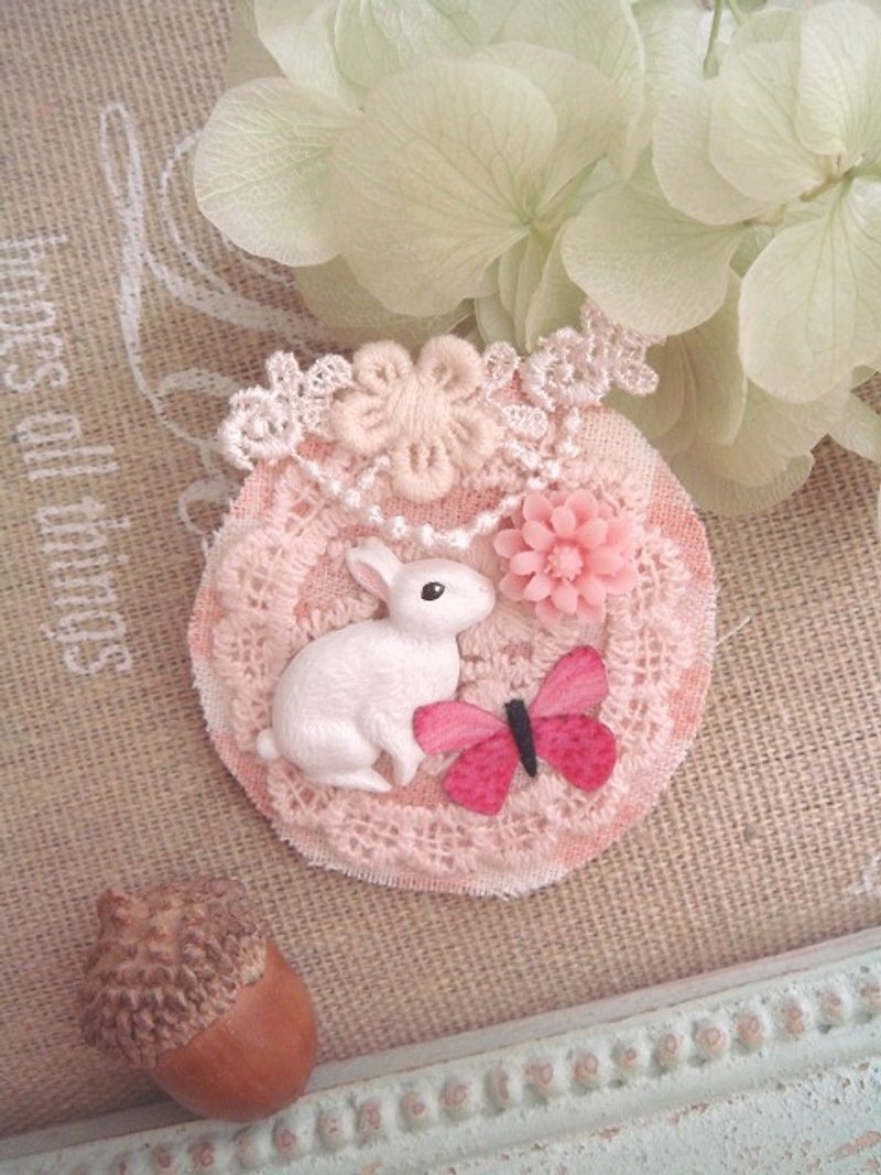 Garohands 粉红梦境花园里的白兔两用项链别针  N012  森林系 礼物 - 项链 - 其他材质 粉红色