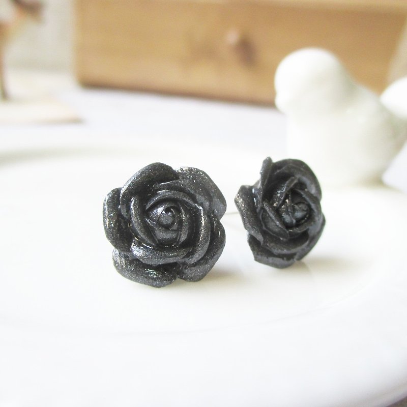 黑玫瑰 为你而诞生的恶魔 手工玫瑰 不绣钢耳针 针式/夹式 - 耳环/耳夹 - 其他材质 黑色