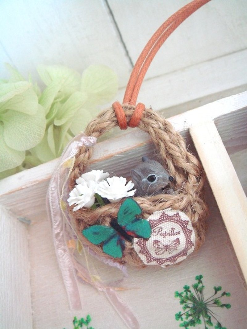 Garohands 快乐森林麻绳提篮里的小松鼠手感长链*绿蝴蝶  A296  森林系 礼物 - 项链 - 其他材质 多色
