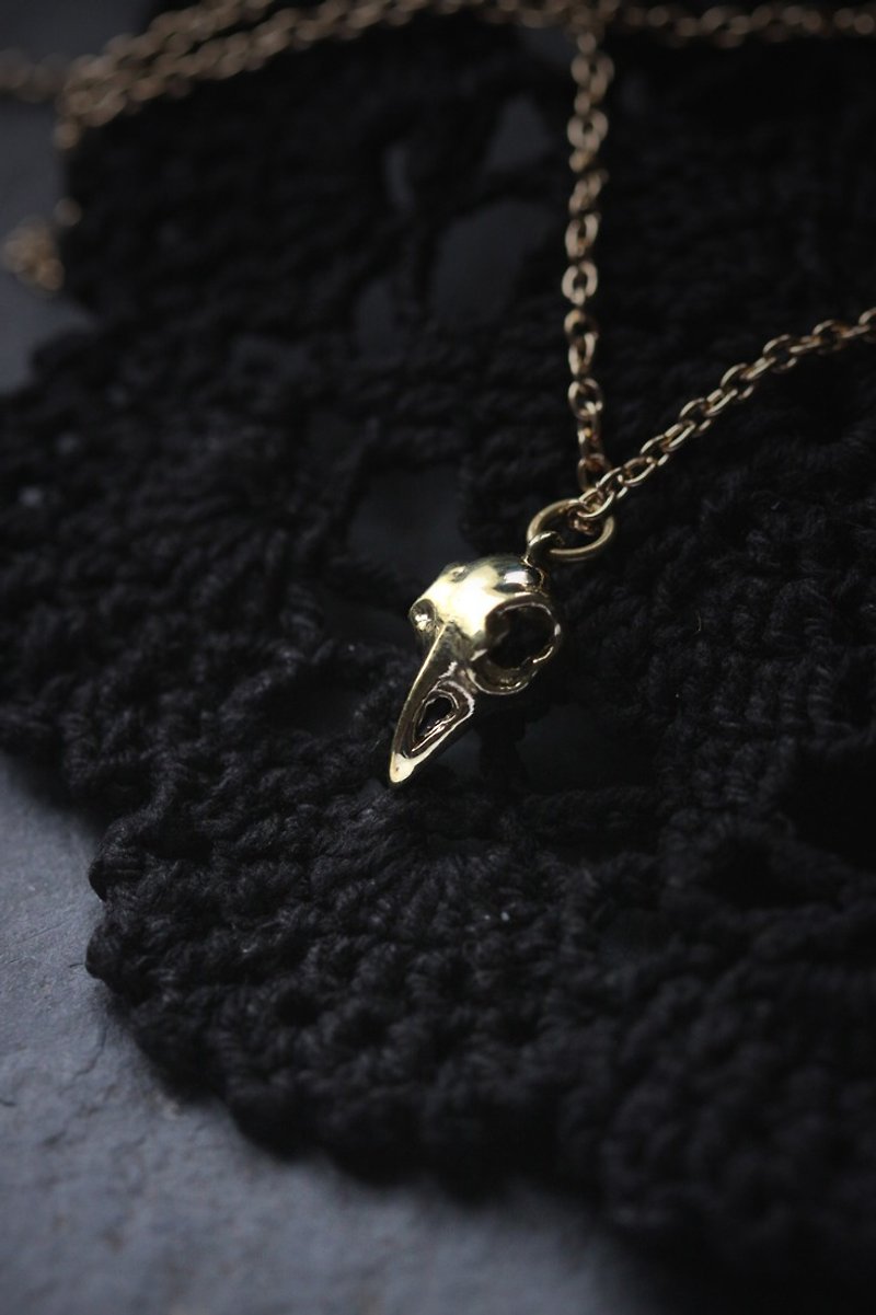 Small Golden Raven Skull Necklace by Defy. - 项链 - 其他金属 