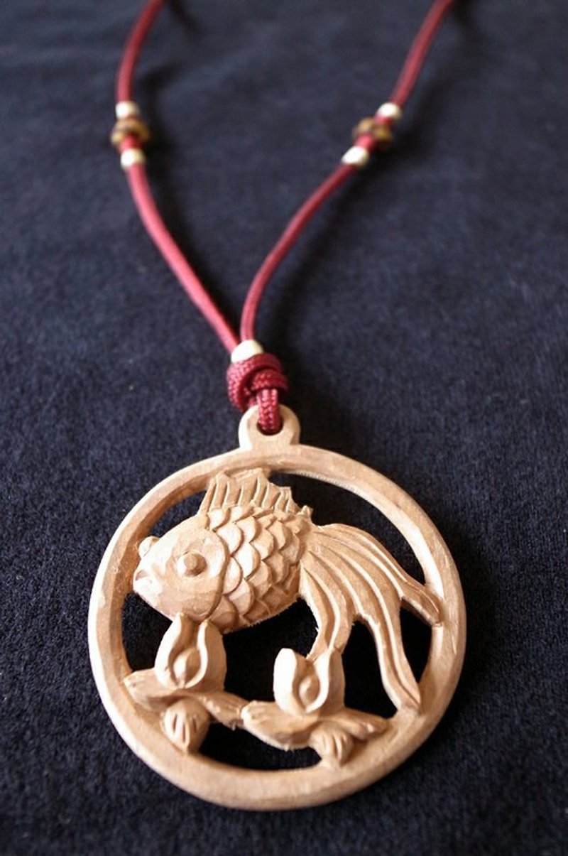 ㊣印度老山檀香木雕件项链---鱼 - 项链 - 木头 红色