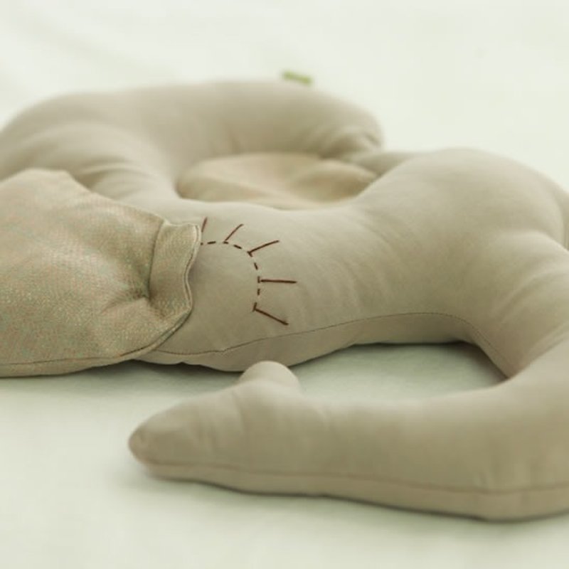 KAKIBABY专利天然柿子染布 - 大象婴幼儿专用头部定型枕 - 满月礼盒 - 棉．麻 金色