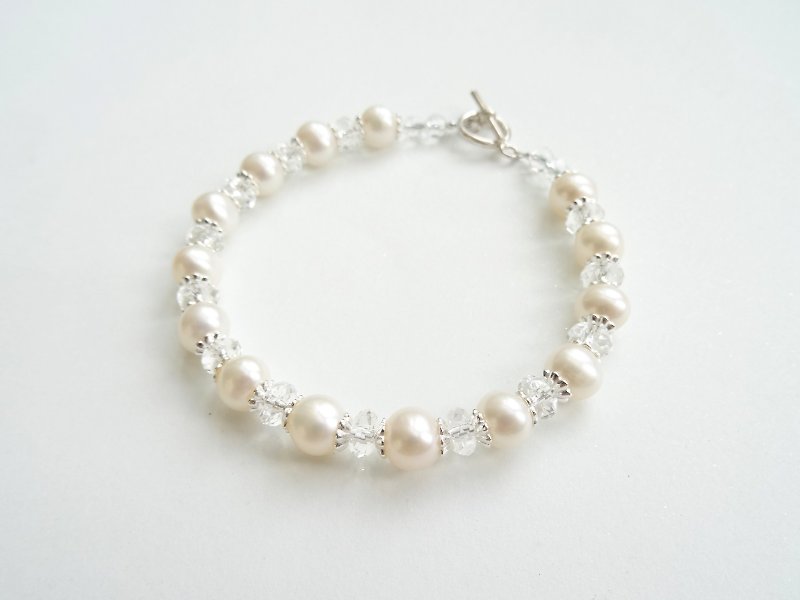 ::淡水珍珠:: White Party 天然 7-8 mm 白珍珠水晶纯银手链 (婚宴酒会穿搭) - 手链/手环 - 宝石 白色