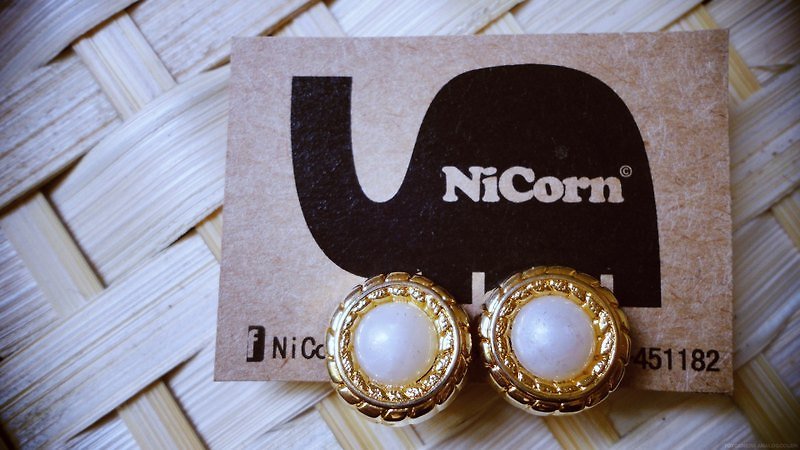 NiCorn手作-发梢的幸福-珍珠白圆圈复古耳环(耳夹式) - 耳环/耳夹 - 其他材质 白色
