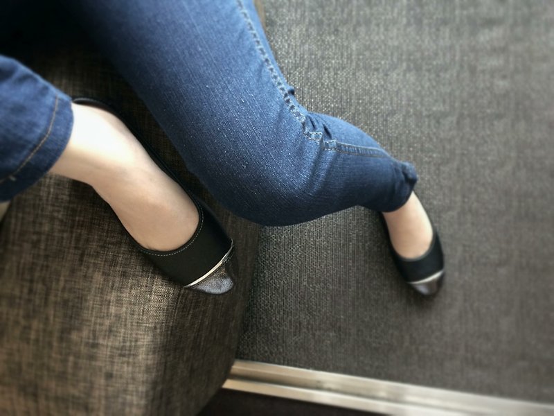 夜空星光 (时尚黑) WL微尖楦平底鞋－Black Flat - 女款牛津鞋/乐福鞋 - 其他材质 灰色
