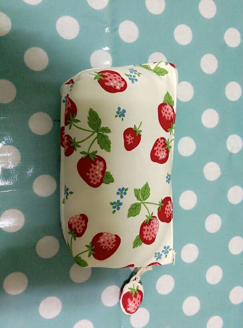 暖暖小袋系列-草莓化妆包 - 化妆包/杂物包 - 其他材质 