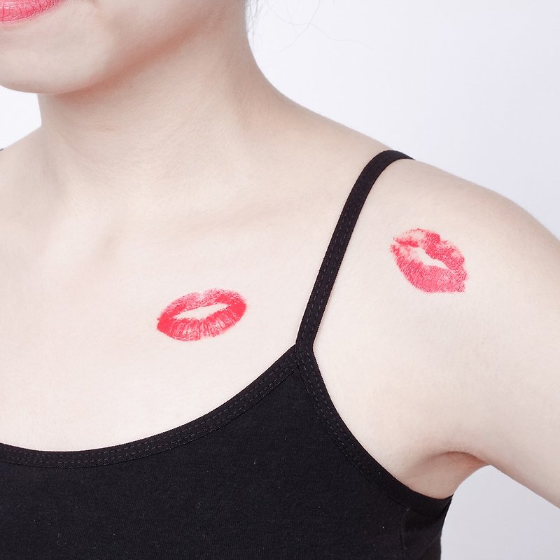 Surprise Tattoos / Kiss Me 唇印 刺青 纹身贴纸 - 纹身贴 - 纸 红色