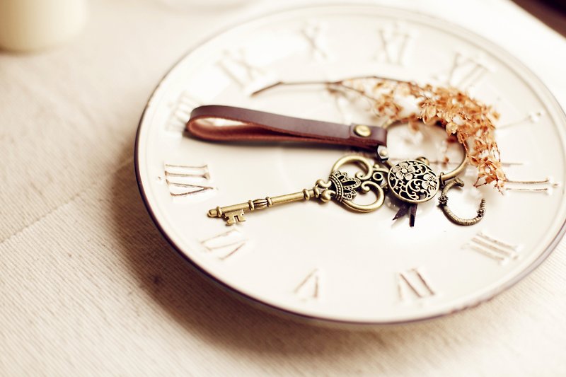 【好日手作】古铜皮革钥匙圈 婚礼/情人节小物订制 - 钥匙链/钥匙包 - 其他金属 多色