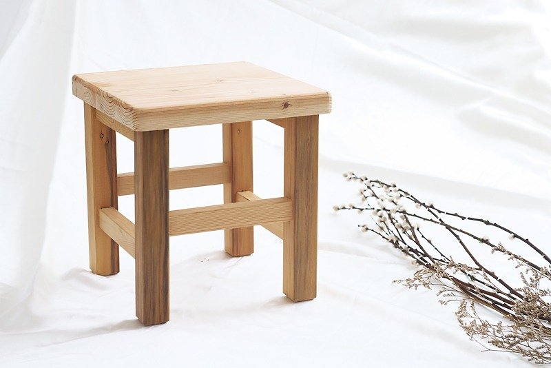 Moment木们-Talkwood-家具订制，桧木椅 （未上漆）(台湾桧木旧料材质再利用)-卡榫木工工法(高30 x宽29 x长29) - 其他家具 - 木头 金色