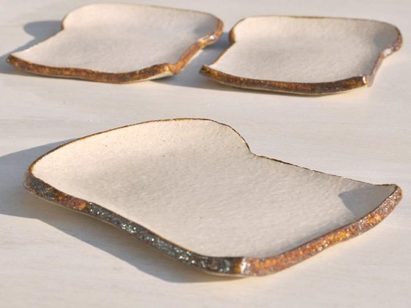 食パンの皿(ショートケーキサイズ)【小皿】 - 浅碟/小碟子 - 其他材质 白色