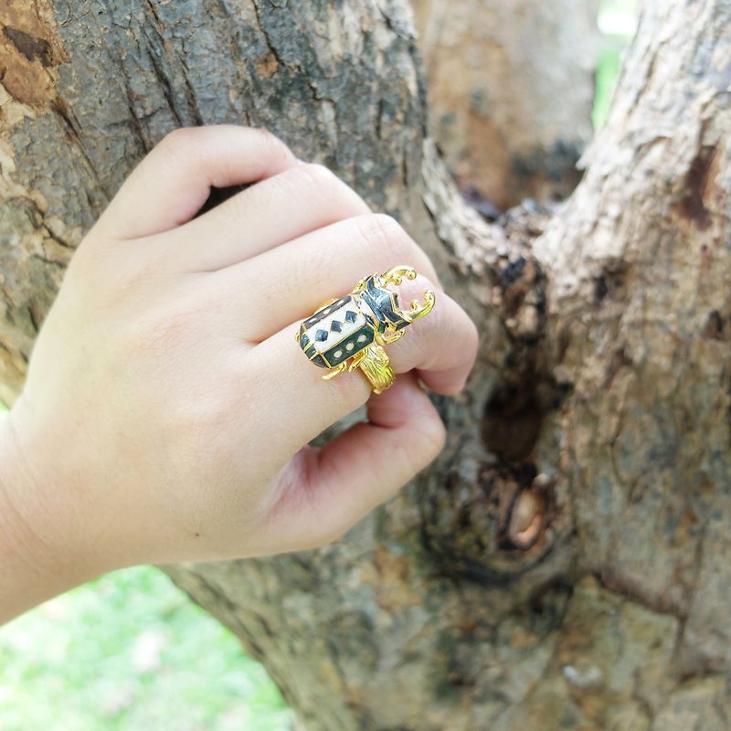 甲虫黄铜戒指 - 黑白色 - 戒指 - 其他金属 黑色