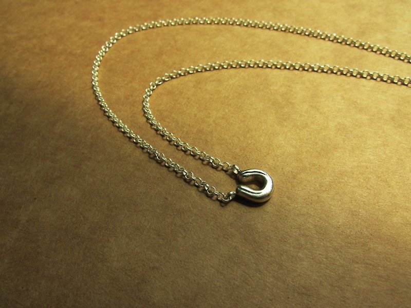 【毕业礼物】horseshoe f necklace_马蹄铁f项链 | 小幸运 好运 - 项链 - 银 银色