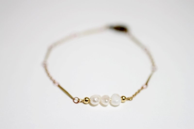 小珍珠 复古简约珍珠黄铜几何造型手链 - 手链/手环 - 其他金属 白色