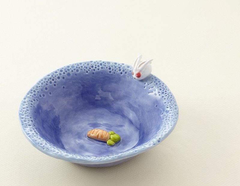 手工陶作-白兔与萝卜点心盘 - 浅碟/小碟子 - 其他材质 蓝色