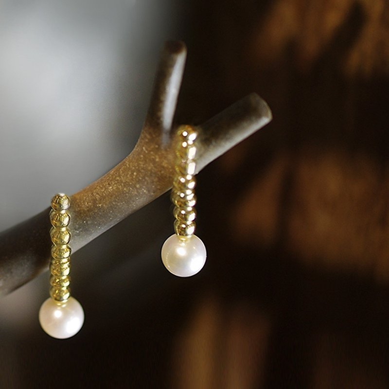 优雅个性珍珠耳环 LUCY - 耳环/耳夹 - 宝石 金色