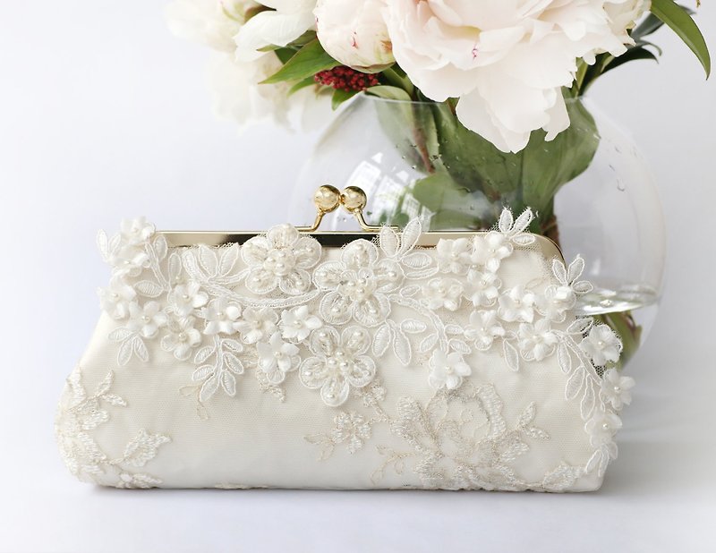 Alençon lace 阿朗松骨花蕾丝珍珠新娘手拿口金包包 - 其他 - 其他材质 白色