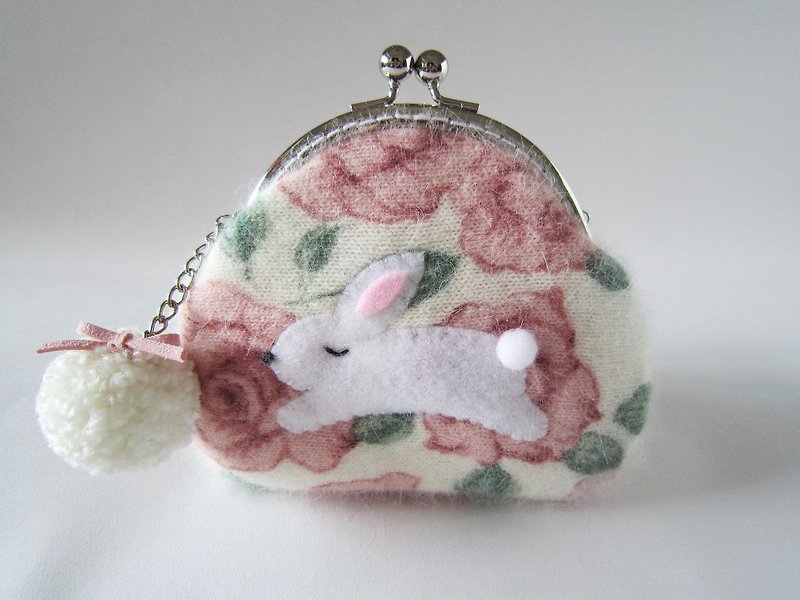 玫瑰小兔口金包 - 化妆包/杂物包 - 其他材质 多色