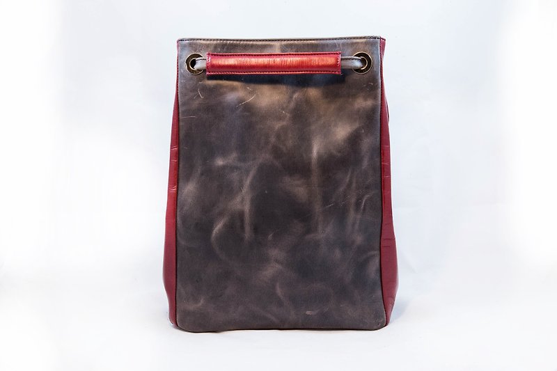 深咖啡色和褐红色的皮革纸袋型束口包 ( News Paper Bag ) - 束口袋双肩包 - 真皮 黑色