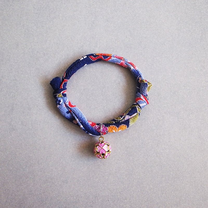 日本犬猫和布项圈(可调式)--四季青+粉幸运草铃 (猫用安全扣项圈) - 项圈/牵绳 - 丝．绢 蓝色