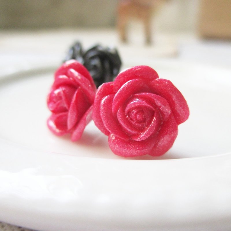 红玫瑰 热恋 手工玫瑰。不绣钢耳针 针式/夹式 - 耳环/耳夹 - 其他材质 红色