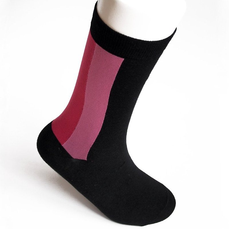 SOCK IT UP台湾制造200针缇花图案中筒绅士袜·黑底红渐层 - 绅士袜 - 其他材质 红色