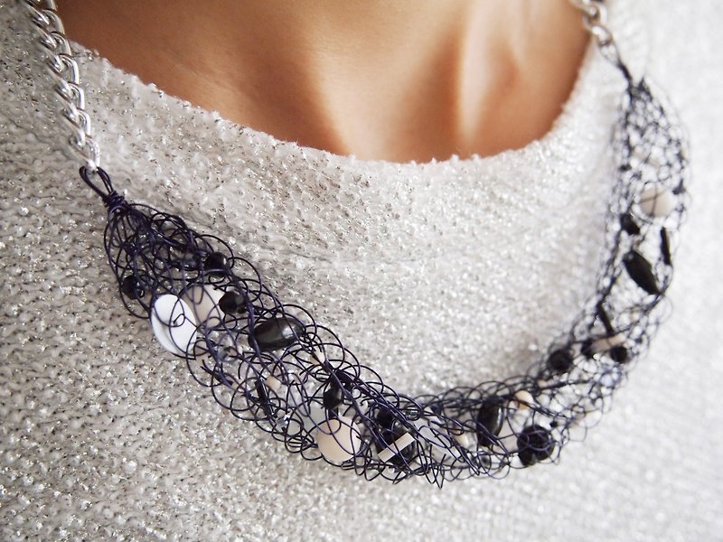其他材质 项链 黑色 - Just Knitting手工编织黑色铜线黑白珠项链 ● 香港制造