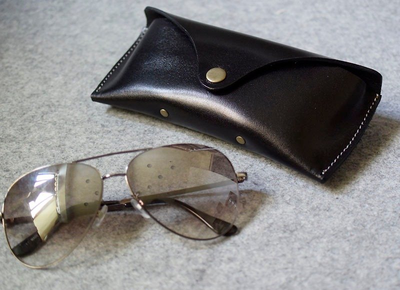 真皮眼镜盒 glasses holder 腰挂版 个性黑皮革 - 铅笔盒/笔袋 - 真皮 多色