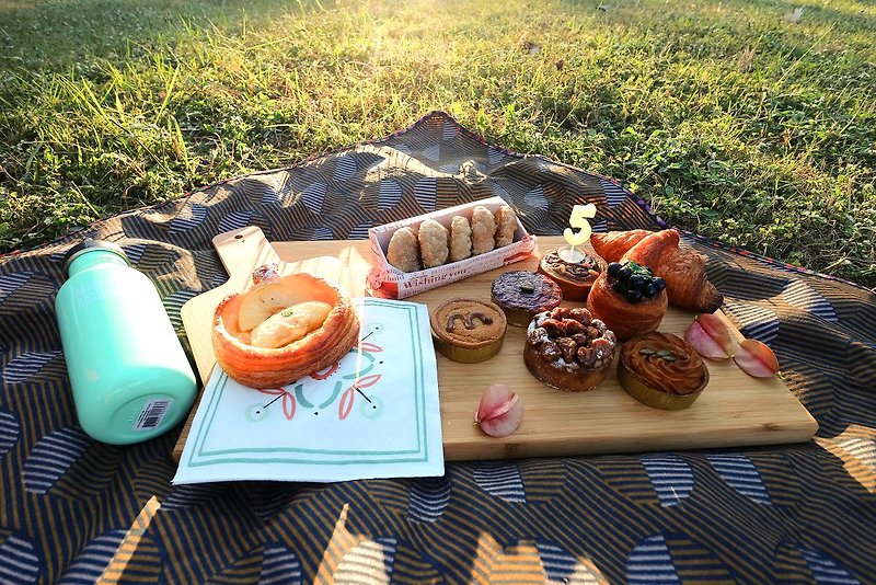 旅人野餐 加大尺寸4-6人 完美孤独露营野餐垫 桌垫 附收纳 - 野餐垫/露营用品 - 防水材质 金色