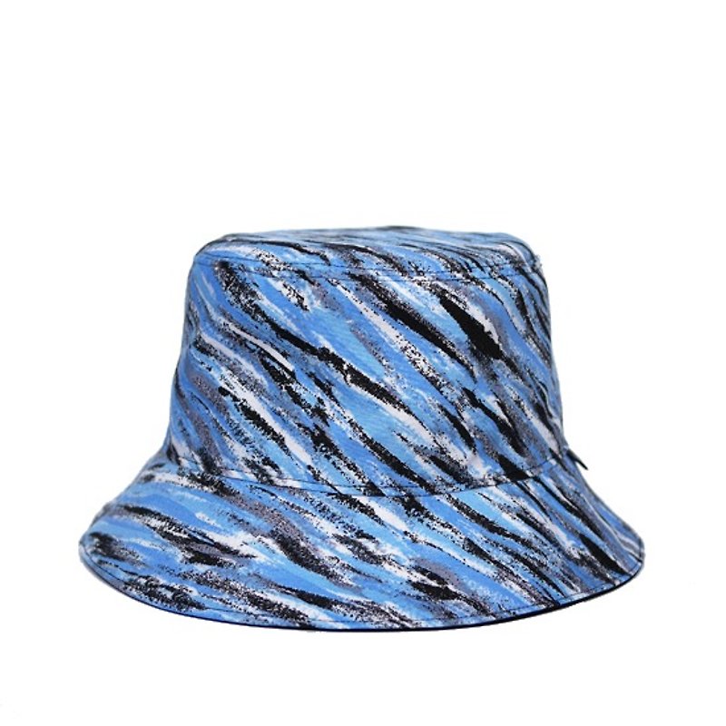 沁凉夏日随性水彩蓝黑双面渔夫帽 - 帽子 - 其他材质 蓝色