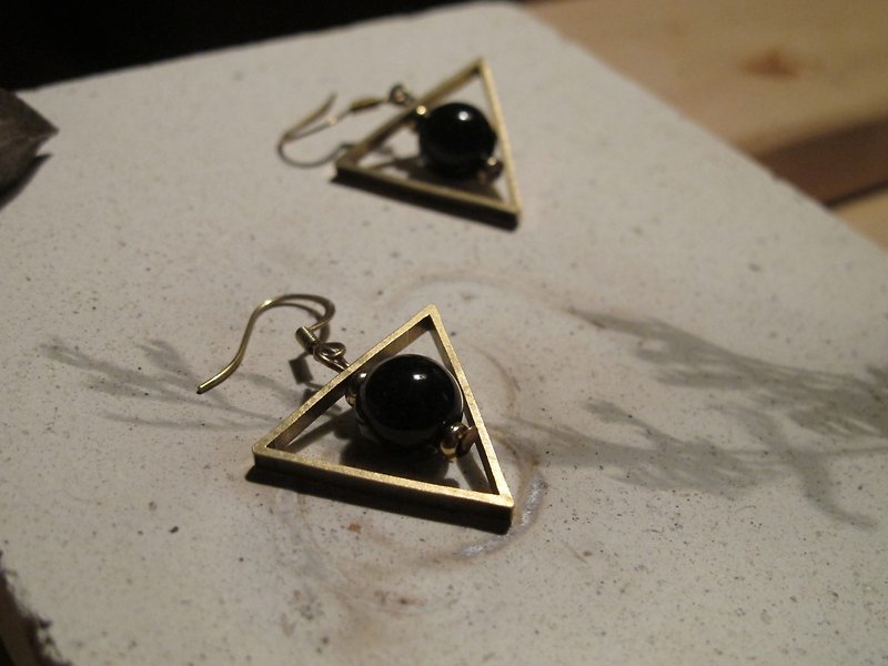 三角黄铜耳环-个性款-百慕达三角洲Bermuda Delta - 耳环/耳夹 - 其他金属 黑色