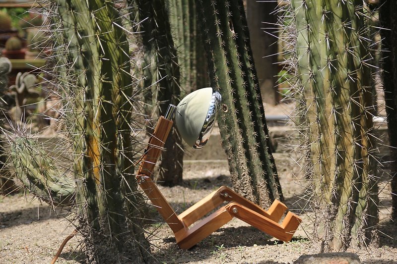Soyee 设计的机器人灯 LED 梣木桌灯_沙漠绿 - 灯具/灯饰 - 木头 绿色
