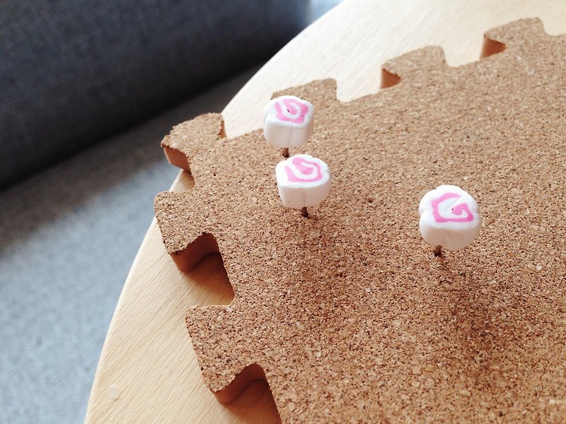 创意文具 鱼饼 鱼糕 软木板 水松板 趣味 图钉 别针 - 徽章/别针 - 塑料 粉红色