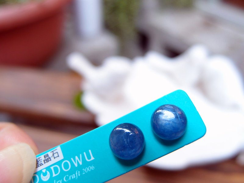 【DODOWU手作轻珠宝】《天然蓝晶石蛋面耳针》手工制作/抗过敏/可以作夹式 - 耳环/耳夹 - 宝石 蓝色