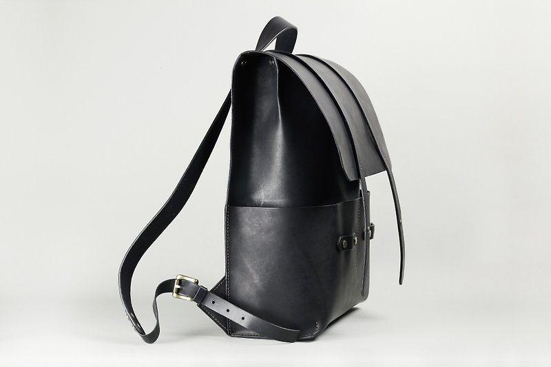 Backpack (Large) 全手工制作墨黑色牛皮后背包 / 一体成型超轻量 - 后背包/双肩包 - 真皮 