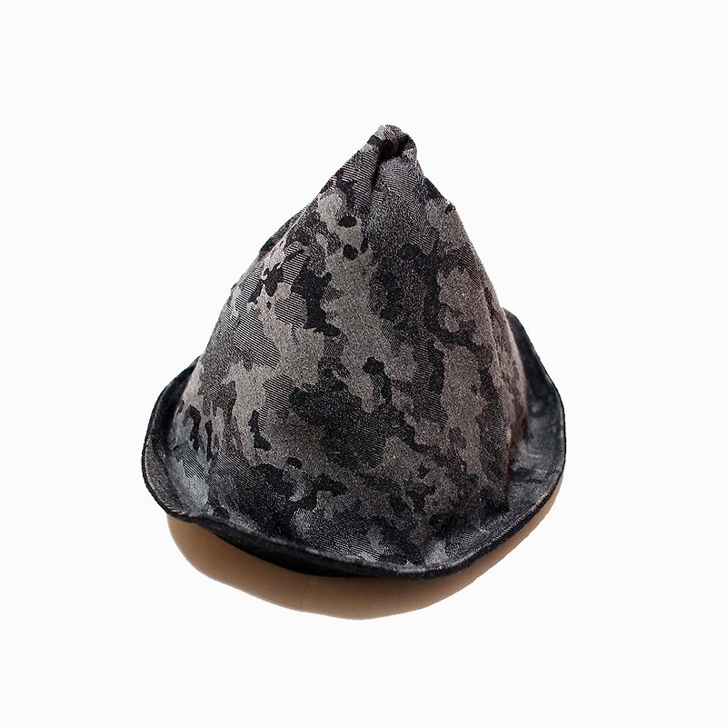 A MERRY HEART黑迷彩三角精灵帽 - 帽子 - 其他材质 黑色