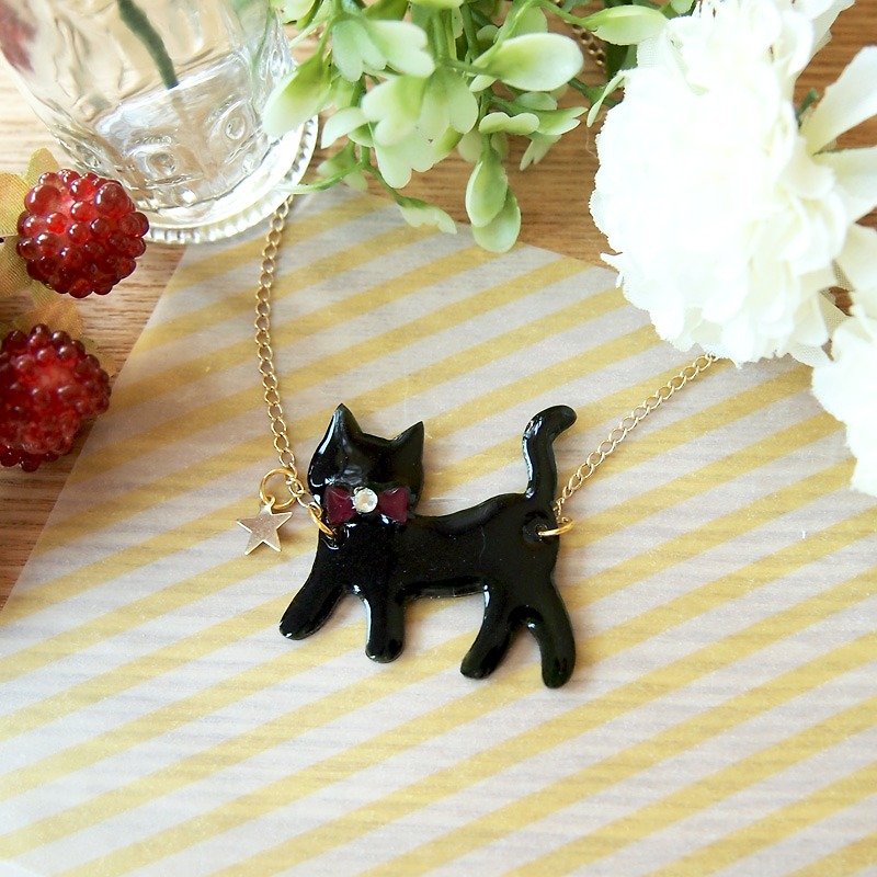 Meow手作红蝴蝶黑色猫猫金星星项链 - 项链 - 塑料 黑色