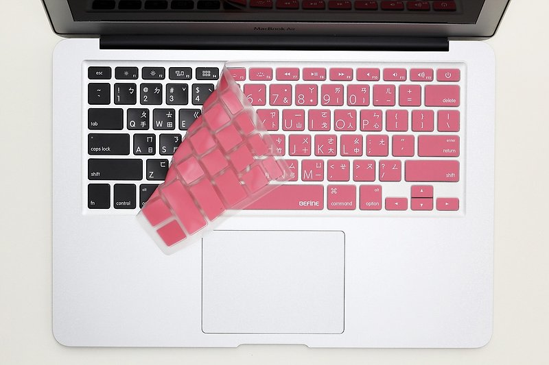 BEFINE Apple MacBook Air 13 专用键盘保护膜(KUSO中文Lion版) 粉底白字(8809305222528) - 平板/电脑保护壳 - 其他材质 粉红色