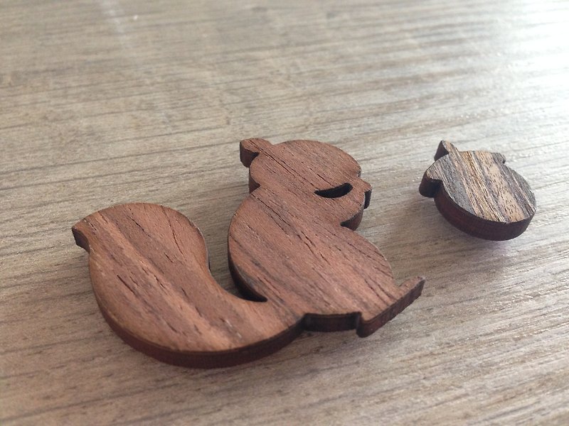 松鼠造型木皮磁铁(限定酸枝木、柚木木皮) - 冰箱贴/磁贴 - 木头 咖啡色