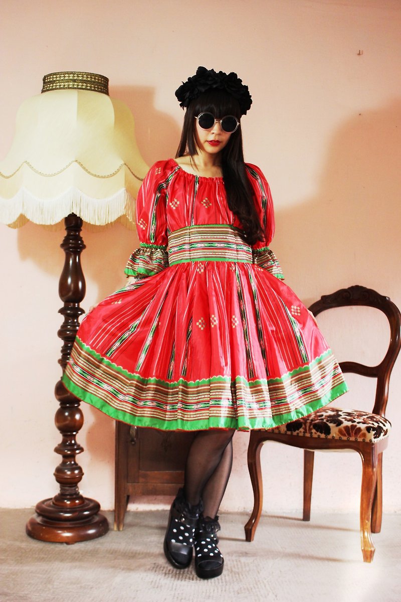 F1036(Vintage)红色拼接绿色丝质大波浪裙摆古着洋装(婚礼/野餐/派对) - 洋装/连衣裙 - 其他材质 红色