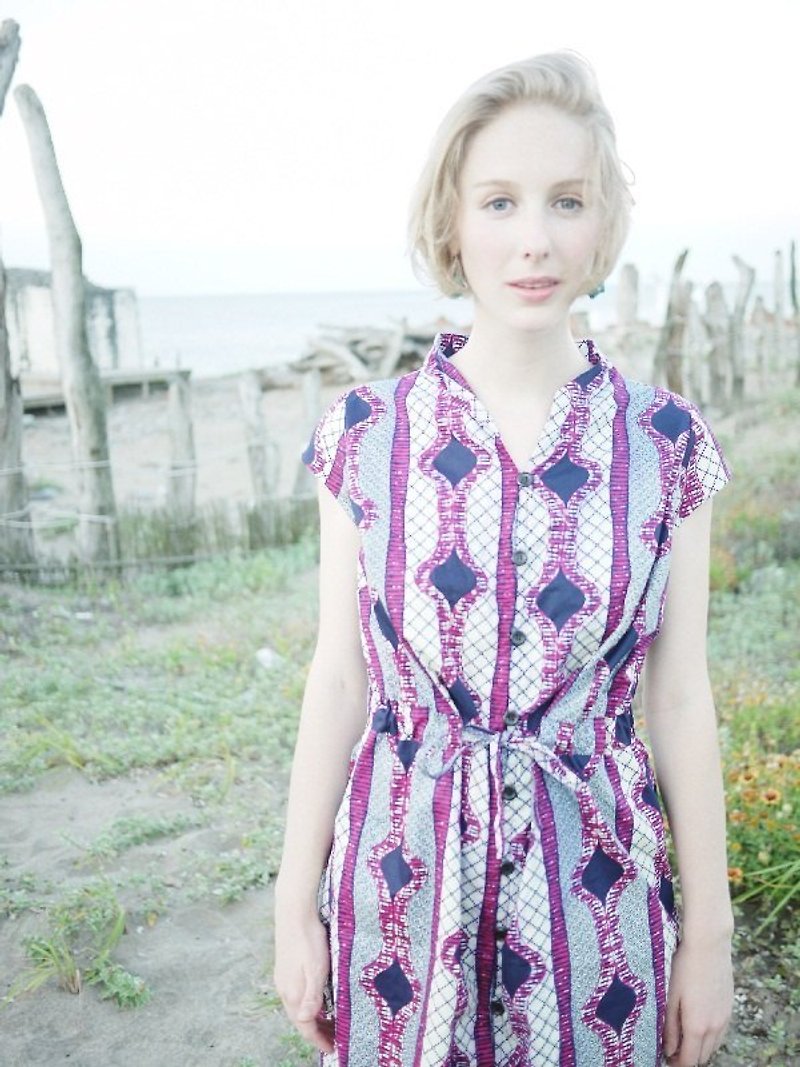 洋嘎YOUNGA非洲花布立领短袖洋装：纸花排排贴 - 洋装/连衣裙 - 棉．麻 紫色